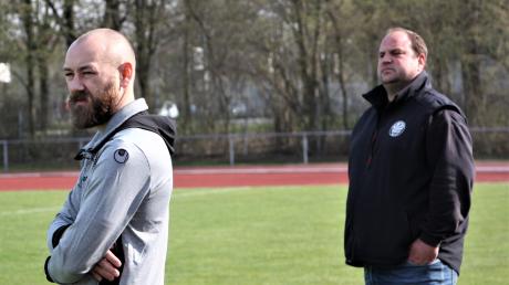 Das Schwabmünchner Trainerduo Christian Wanner (links) und Markus Hanisch erwartet von seiner Mannschaft mindestens einen Punkt, damit der Klassenerhalt in trockenen Tüchern ist. 	