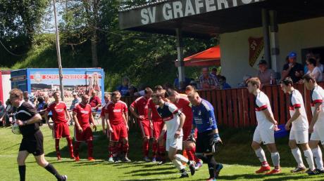 Am vergangenen Sonntag hatten sie sich beim Spiel gegen den FC Illerkirchberg alle wieder vor der „Schlinge“ getroffen: Die Kicker und die Freunde des SV Grafertshofen. In der neuen Saison wird es ein Wiedersehen geben.  	