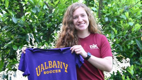Sie tauschte das Trikot der DJK Breitenthal gegen das Jersey der Albany University: Sophia Eifler aus Deisenhausen studiert seit zwei Jahren in den USA und spielt Fußball in der College-Liga.  	