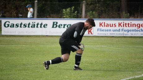 Kleiaitingens Torwart Simon Lauterer erwies sich in der ersten Runde als Elfmeterkiller. Nun muss er sich gegen die Stürmer des SV Türkgücü Königsbrunn wehren. 