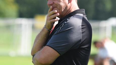 Bäumenheims Trainer Jürgen Zeche blieb mit seiner Elf auch im dritten Spiel ohne Punktgewinn. 	