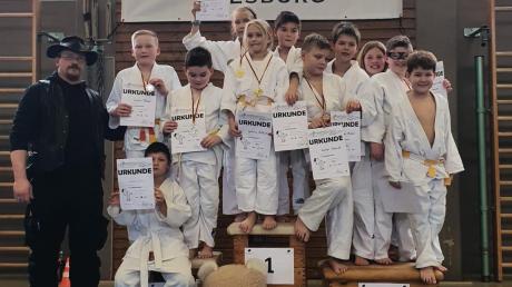 Die jungen Kampfsportler des Judo Sport Teams Riesbürg beim 3. Goldbergrandori. 	