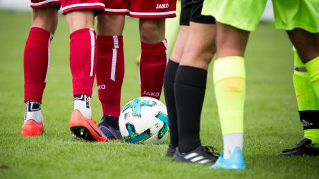 Nach Tumulten in der Partie zwischen dem TSV Merching und dem FC Hellas Augsburg kommt es nun zu einem Wiederholungsspiel. 