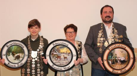Die drei neuen Schützenkönige in Tussenhausen (von links): Jannik Kohl, Karoline Vogt und Peter Roll. 	