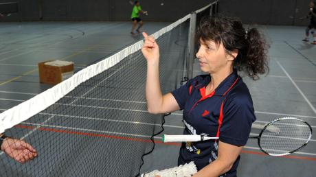 Über das Netz – da sollen die Bälle beim Badminton hin: Auch bei der routinierten Dillingerin Elke Cramer (Bild) klappt das in München nicht so richtig.