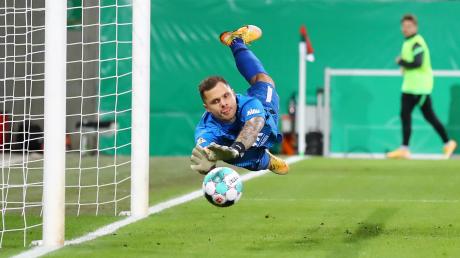 FCA-Keeper Rafal Gikiewicz tat sein Möglichstes, doch auch er konnte die drei Leipziger Treffer trotz starker Leistung des FCA nicht verhindern. 