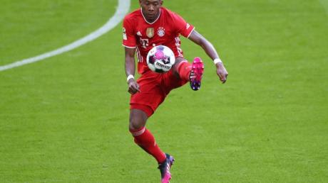FC Bayern Münchens David Alaba am Ball.
