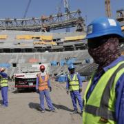 WM 2022: Das sind die acht Stadien in Katar. Im Bild: Bauarbeiter arbeiten am Lusail-Stadion, einem der Stadien der WM 2022.