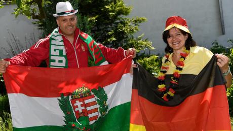 Barbara und Istvan Walczer haben Karten für das Spiel Deutschland gegen Ungarn in der Arena in München. Istvan ist absoluter Ungarnfan, seine Frau ist natürlich für Deutschland.  	