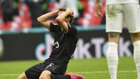 Zum Haare raufen: Thomas Müller trauert seiner vergebenen Großchance gegen England nach.
