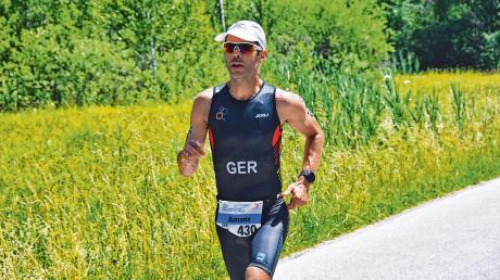 Rainer Aumann vom TV Dettingen hat bei der Triathlon-EM in Österreich die Silbermedaille in seiner Altersklasse gewonnen.  	