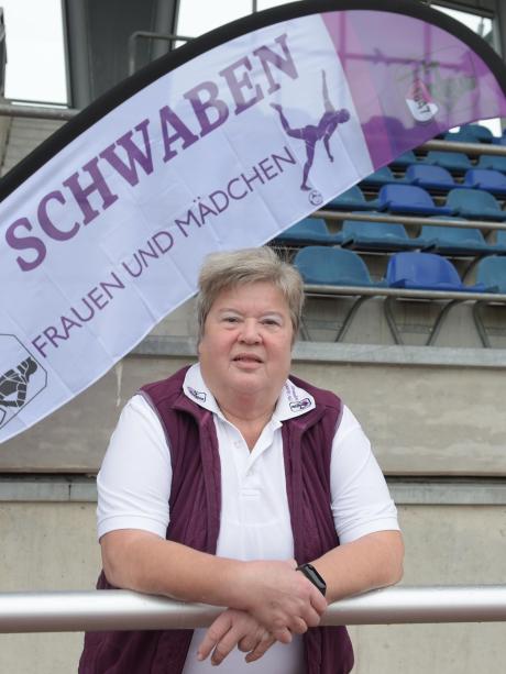 Gabi Meissle führte jahrzehntelang die Frauen- und Mädchenfußball-Abteilung des TSV Schwaben Augsburg. Nun wird sie von einer Führungscrew mit vier Personen abgelöst.