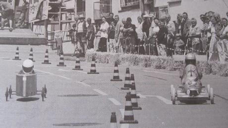 Um den „Großen Preis“ der Wirtschaftsvereinigung Dillingen ging es bei einem Seifenkistenrennen auf dem Dillinger Stadtberg. Über 50 Fahrer waren am Start.