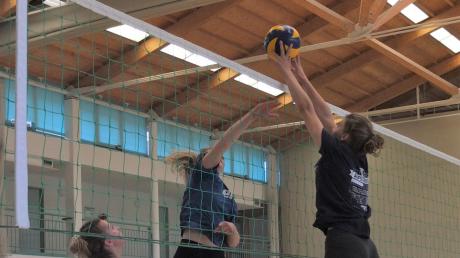 Angriffe, Blöcke und vieles mehr stand im Trainingslager der Volleyballerinnen der SG Aichach-Inchenhofen auf dem Programm. Das Team startete nun mit der Vorbereitung. 	