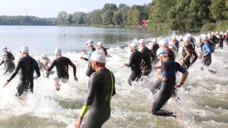 Insgesamt gingen am Sonntag knapp 2000 Athletinnen und Athleten in Ingolstadt an den Start. Mit einer Wassertemperatur von knapp 20 Grad waren die Bedingungen perfekt.  	
