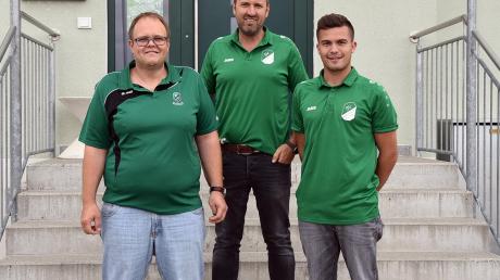 Das neue Führungstrio der Fußballabteilung des SV Karlshuld: (von links) Stephan Müller, Abteilungsleiter Steffen Zerch und Alexander Schinko.  	