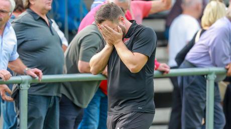 Nicht zu fassen: Trainer Nils Lahn musste sich mit dem SC Rohrenfels beim SV Klingsmoos mit 3:4 geschlagen geben. Der Außenseiter machte dabei dem Favoriten das Leben schwer.