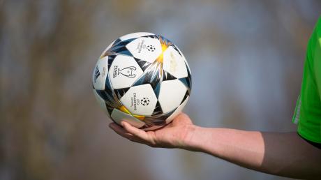 Ein Fußball rollte nach der Schlägerei beim Reserven-Derby in Zusamaltheim nicht mehr, das Spiel wurde abgebrochen.