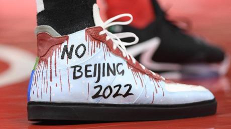 Botschaft an China: Die Schuhe von NBA-Star Enes Kanter von den Boston Celtics.