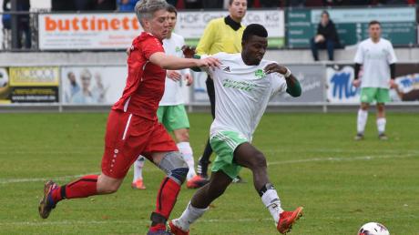 Omar Samouwel und der FC Horgau enteilt am Sonntag dem FC Mertingen mit Oliver Dix und holt drei Tore und drei Punkte im Auswärtsspiel. Mertingen trudelt derweil wieder tiefer in den Tabellenkeller und ist nun Vorletzter.  	