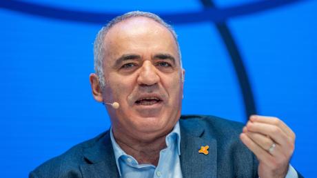 Der Ex-Schach-Weltmeister Garri Kasparow kritisiert die Nähe von Sportverbänden zu Diktatoren.