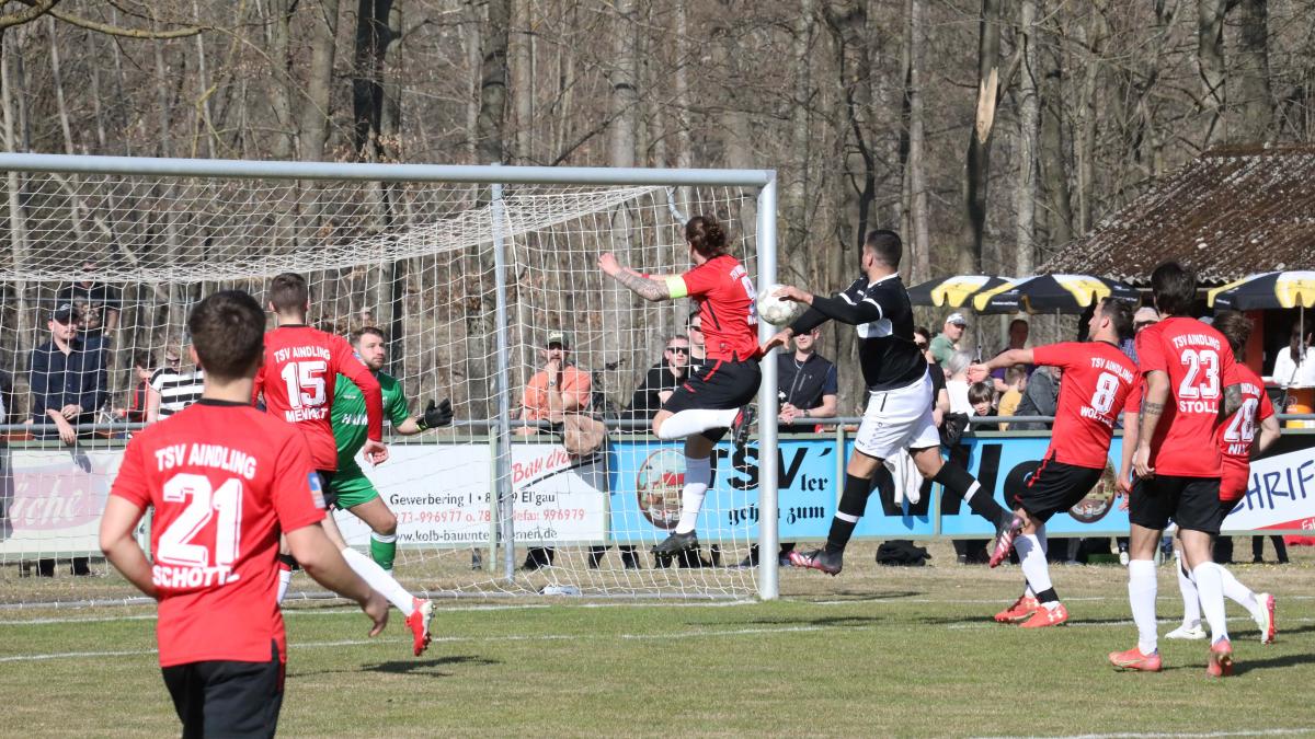 #Fußball-Bezirksliga: Aindling strauchelt, Hollenbach souverän