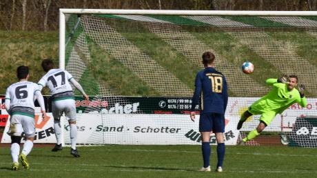 Löwen-Keeper David Hundertmark, hier im Spiel gegen Gundelfingen, steht kommende Saison beim TSV Landsberg im Tor.