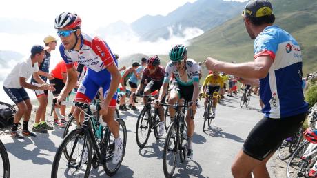 Im Jahr 2019 wurde Emanuel Buchmann (M.) Vierter der Tour de France.