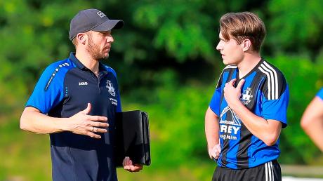 In dieser Saison sowohl als Trainer als auch Psychologe gefragt: Burgheims Florian Pickhard, der die Mannschaft unabhängig von der Liga auch in der kommenden Spielzeit betreuen wird. 