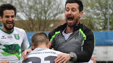 Noch einmal so jubeln – das will der Sportliche Leiter Stefan Kerle, sollte sein FC Gundelfingen bei Schwaben Augsburg den Klassenerhalt eintüten. 