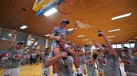 Ungeschlagen sind die Basketball-Männer des TSV Nördlingen Meister geworden und haben sich damit den Aufstieg gesichert. In der kommenden Saison spielen die Rieser Regionalliga. 