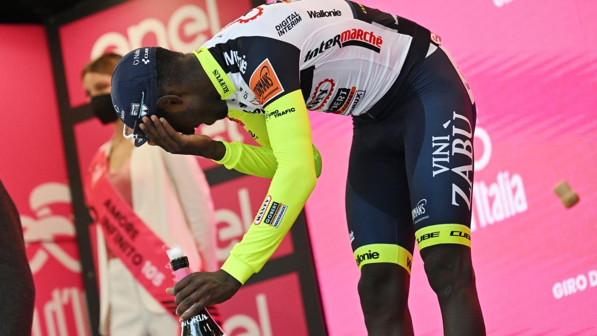 #Radsport: Sektflaschen-Malheur: Etappensieger Girmay verlässt Giro