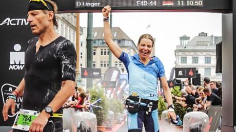 Geschafft: Daniel Unger erreicht beim Ironman in Hamburg trotz Magenproblemen das Ziel. 