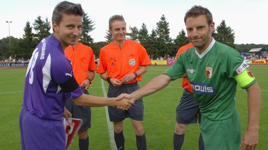 2008 führten die Kapitäne Patrick Gilg (links) und Lars Müller die Mannschaften an.  