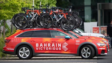 Im Umfeld des Teams Bahrain-Victorious gab es vor der Abreise zur Tour mehrere Hausdurchsuchungen.