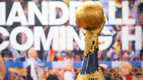 Der Pokal der Handball-Weltmeisterschaft 2023. Alles zum Spielplan, den Gruppen und den Terminen lesen Sie im Artikel.