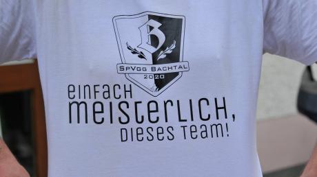 „Einfach meisterlich, dieses Team“, stand auf den T-Shirts, als sich die SpVgg Bachtal den Titel in der Kreisklasse West II sicherte. Ob der Aufsteiger auch in der Kreisliga West meisterlich auftreten wird? 