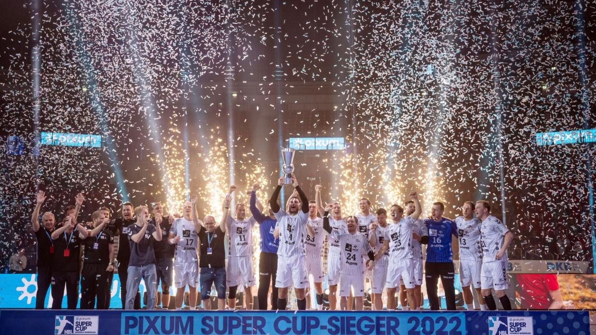#Handball-Topfavoriten: Zwölfter Sieg: Kiel triumphiert im Supercup gegen Magdeburg