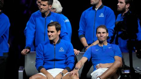 Tränen zum Abschied: Roger Federer (l) und Rafael Nadal.