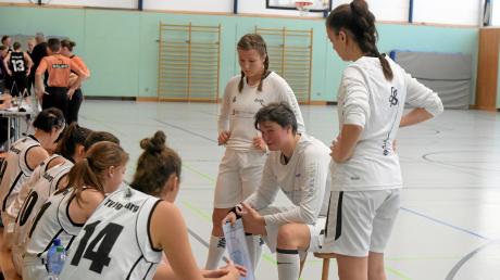 Mirijam Unger (Mitte) geht mit ihrem Team in das Saisonfinale.