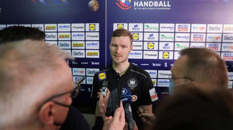 Handball-Nationalspieler Philipp Weber beim Interview.