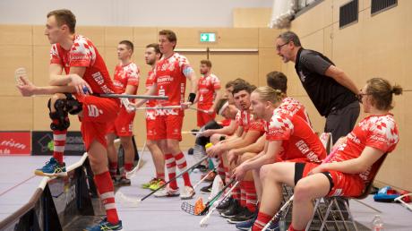Auf die Floorballer der Red Hocks Kaufering kommt ein ungewöhnlicher Doppelspieltag zu: Zu Hause tritt das Team von Markus Heinzelmann zwei Mal gegen Chemnitz an.