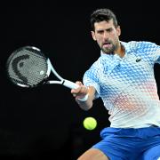 Bei den Australien Open 2023 tritt der Rekord-Spieler Novak Djokovic gegen Tommy Paul im Halbfinale an. Hier erfahren Sie alles rund um Termin und Live-Übertragung der Partie.