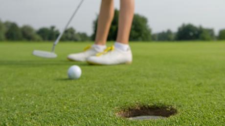 Neuburger Seniorinnen und Senioren treffen sich im Mai zu einem Golfturnier.
