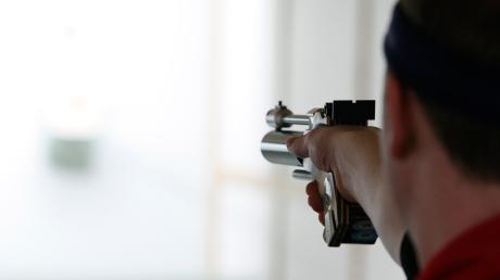 Ein 17-Jähriger schoss nach einem Streit mit einer Luftdruckpistole auf eine Gruppe von vier jungen Männern in Schrobenhausen.