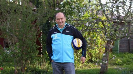Roland Wanka ist seit 1977 Abteilungsleiter bei den Volleyballern des TSV Inchenhofen. Foto: Jonas Jakob