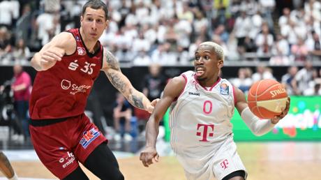 TJ Shorts (l) will mit den Telekom Baskets Bonn den Titel holen.