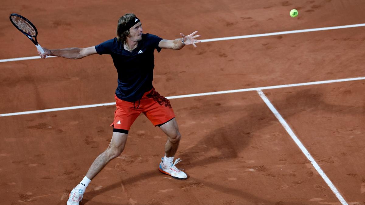#French Open: Zverev nach Schreckmoment ins Achtelfinale