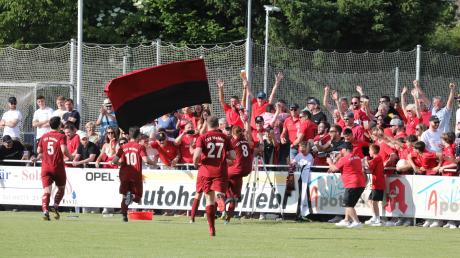 Der TSV Welden feiert nach der zweiten Verlängerung in vier Tagen den Aufstieg in die Kreisliga. 