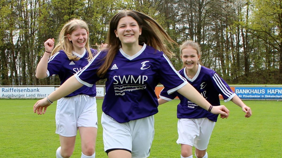 #Fußball: Fußball-Mädchen stürmen den Kaiserberg